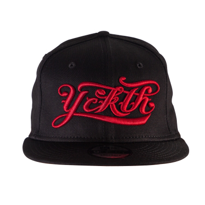 Luxury Hustle Wear 9FIFTY Snapback; Rot auf Schwarz, Logo: 'YCKTH' Script